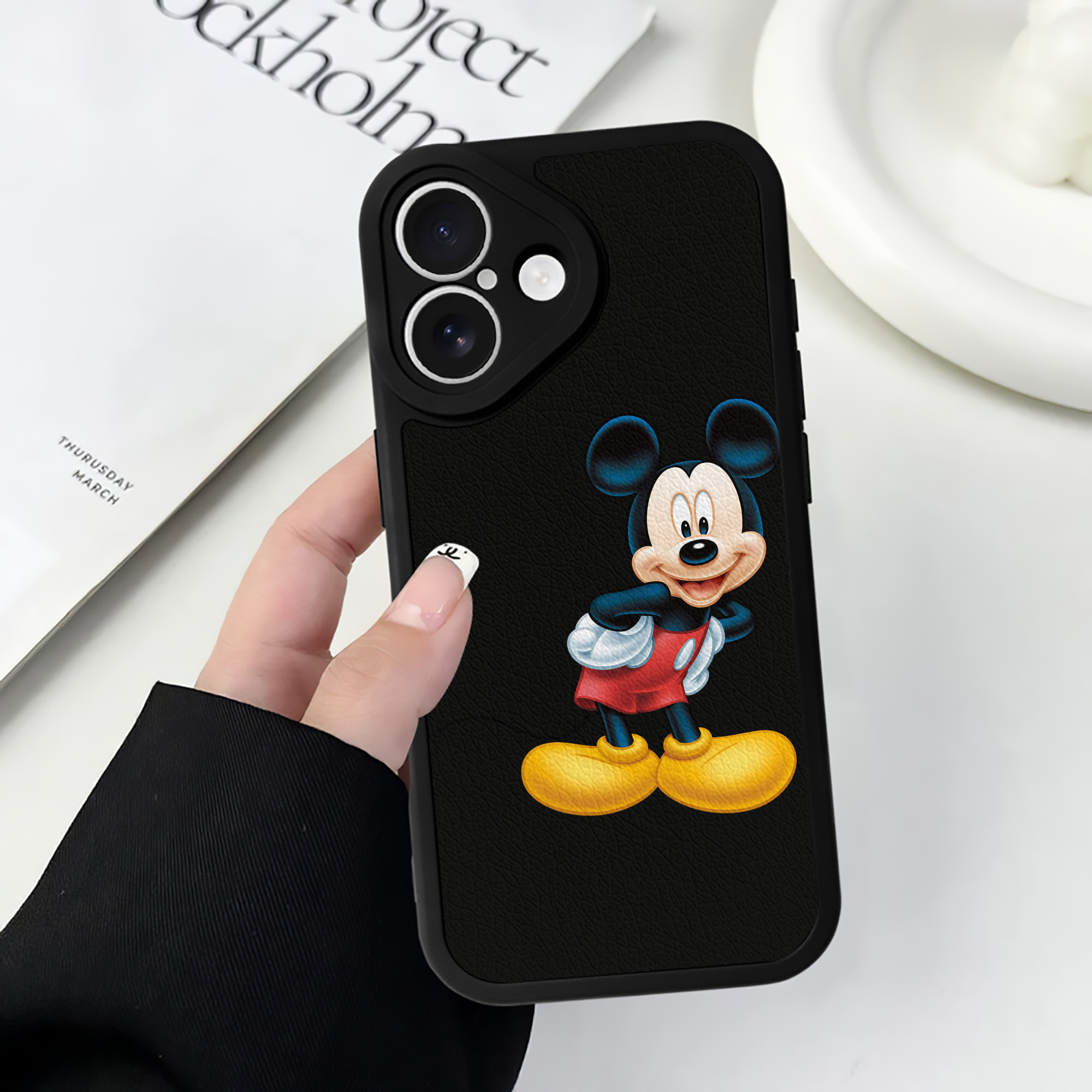 （画像用） ミッキーマウス Mickey Mouse 【iPhone 16シリーズ対応】シリコンスマホケース（レザー調） 材質：シリコン